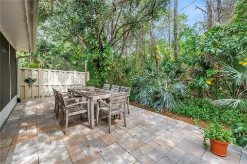Townhouse in Saint Petersburg, Florida 3 bedrooms, 199.37 sq.m. № 2112255 - photo 20