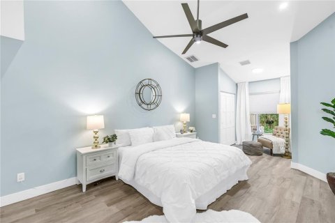 Townhouse in Saint Petersburg, Florida 3 bedrooms, 199.37 sq.m. № 2112255 - photo 11