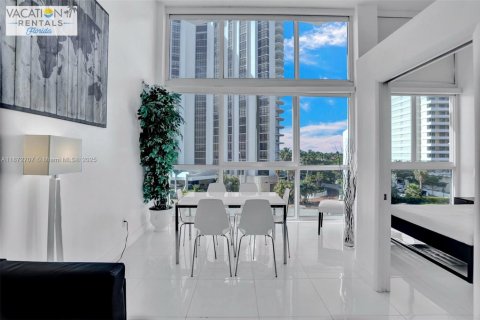 Condominio en venta en Miami Beach, Florida, 1 dormitorio, 88.26 m2 № 1983628 - foto 12
