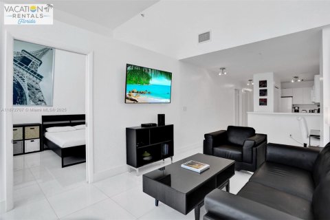 Condominio en venta en Miami Beach, Florida, 1 dormitorio, 88.26 m2 № 1983628 - foto 13