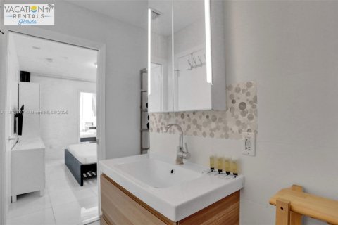 Condominio en venta en Miami Beach, Florida, 1 dormitorio, 88.26 m2 № 1983628 - foto 4