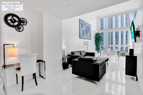 Condominio en venta en Miami Beach, Florida, 1 dormitorio, 88.26 m2 № 1983628 - foto 14