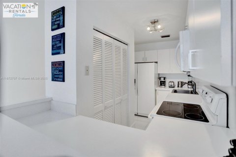 Condominio en venta en Miami Beach, Florida, 1 dormitorio, 88.26 m2 № 1983628 - foto 17