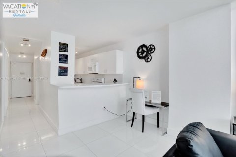 Condominio en venta en Miami Beach, Florida, 1 dormitorio, 88.26 m2 № 1983628 - foto 15