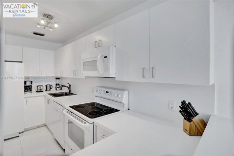 Condominio en venta en Miami Beach, Florida, 1 dormitorio, 88.26 m2 № 1983628 - foto 16