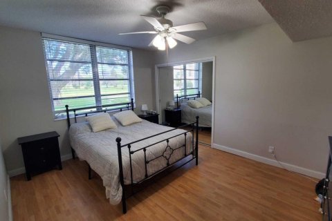 Condo in Pompano Beach, Florida, 3 bedrooms № 2250217 - photo 16