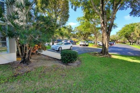 Condo in Pompano Beach, Florida, 3 bedrooms № 2250217 - photo 28