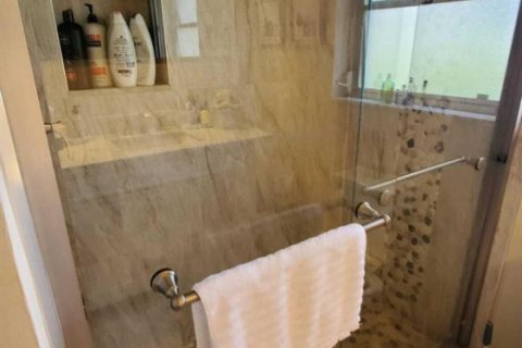 Condo in Pompano Beach, Florida, 3 bedrooms № 2250217 - photo 13