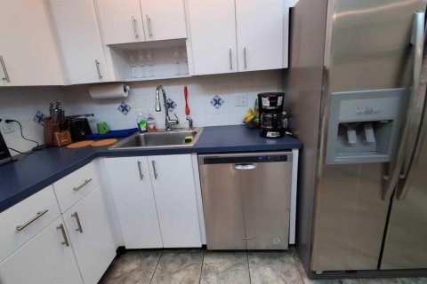 Condo in Pompano Beach, Florida, 3 bedrooms № 2250217 - photo 5