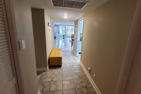 Condo in Pompano Beach, Florida, 3 bedrooms № 2250217 - photo 8