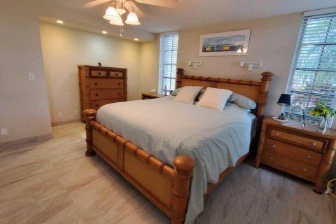 Condo in Pompano Beach, Florida, 3 bedrooms № 2250217 - photo 9