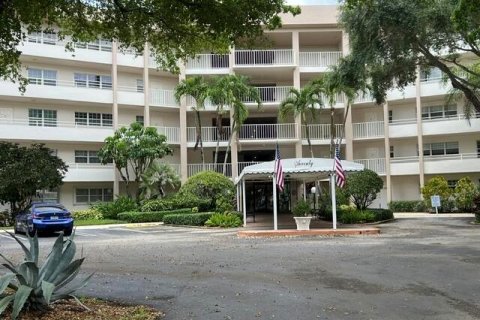 Condo in Pompano Beach, Florida, 3 bedrooms № 2250217 - photo 30