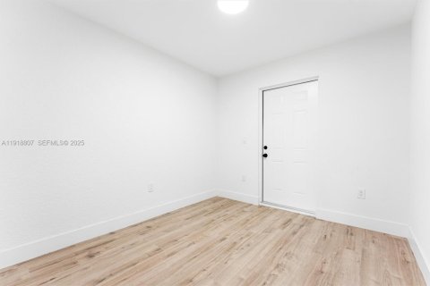 House in Sunrise, Florida 3 bedrooms, 128.48 sq.m. № 1984368 - photo 12