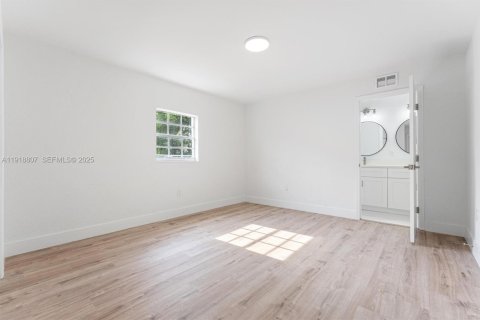 House in Sunrise, Florida 3 bedrooms, 128.48 sq.m. № 1984368 - photo 7