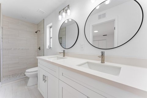 House in Sunrise, Florida 3 bedrooms, 128.48 sq.m. № 1984368 - photo 8