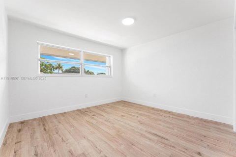 House in Sunrise, Florida 3 bedrooms, 128.48 sq.m. № 1984368 - photo 9