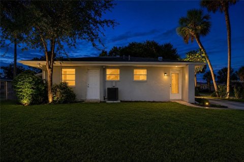 Casa en North Port, Florida 3 dormitorios, 125.6 m2 № 2304419