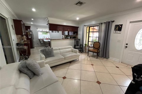 House in West Park, Florida 3 bedrooms, 138.52 sq.m. № 2242219 - photo 6