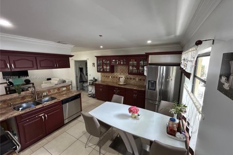 House in West Park, Florida 3 bedrooms, 138.52 sq.m. № 2242219 - photo 8