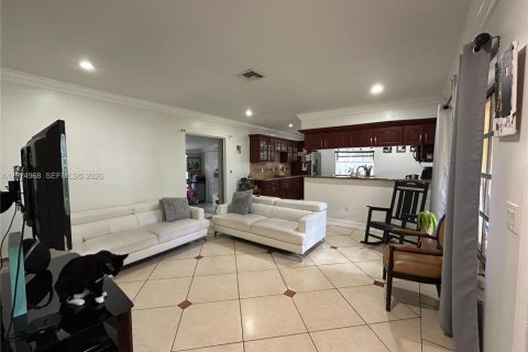 House in West Park, Florida 3 bedrooms, 138.52 sq.m. № 2242219 - photo 5