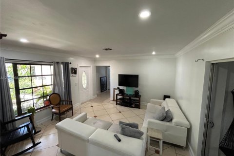 House in West Park, Florida 3 bedrooms, 138.52 sq.m. № 2242219 - photo 11