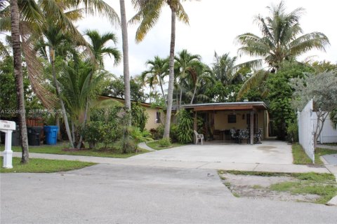 House in West Park, Florida 3 bedrooms, 138.52 sq.m. № 2242219 - photo 2