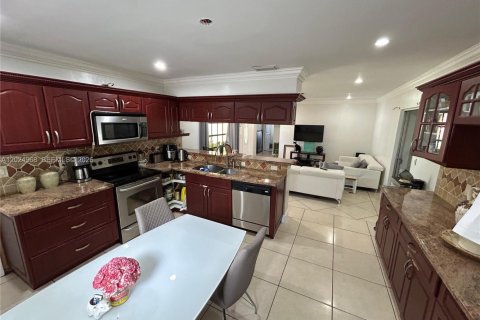 House in West Park, Florida 3 bedrooms, 138.52 sq.m. № 2242219 - photo 9