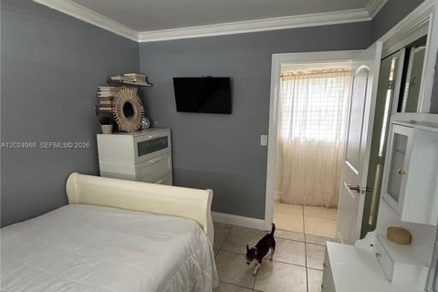 House in West Park, Florida 3 bedrooms, 138.52 sq.m. № 2242219 - photo 16
