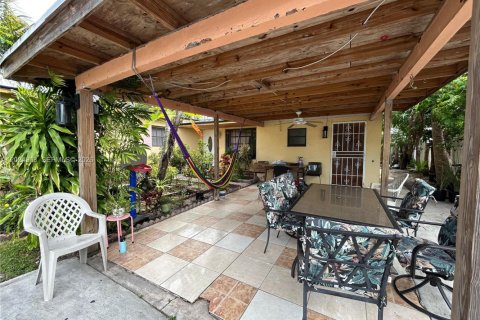House in West Park, Florida 3 bedrooms, 138.52 sq.m. № 2242219 - photo 21