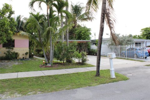House in West Park, Florida 3 bedrooms, 138.52 sq.m. № 2242219 - photo 3