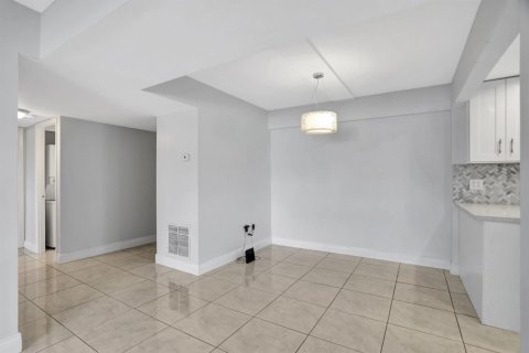 Copropriété à louer à Lauderhill, Floride: 2 chambres, 94.39 m2 № 2247969 - photo 3