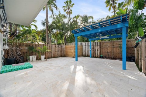 House in Miami, Florida 3 bedrooms, 187.66 sq.m. № 2004704 - photo 20