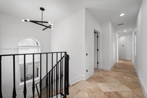 House in Miami, Florida 3 bedrooms, 187.66 sq.m. № 2004704 - photo 13
