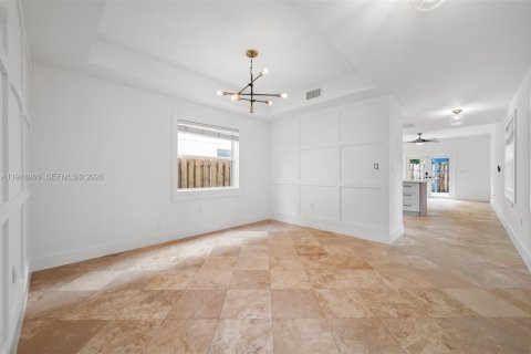 House in Miami, Florida 3 bedrooms, 187.66 sq.m. № 2004704 - photo 5