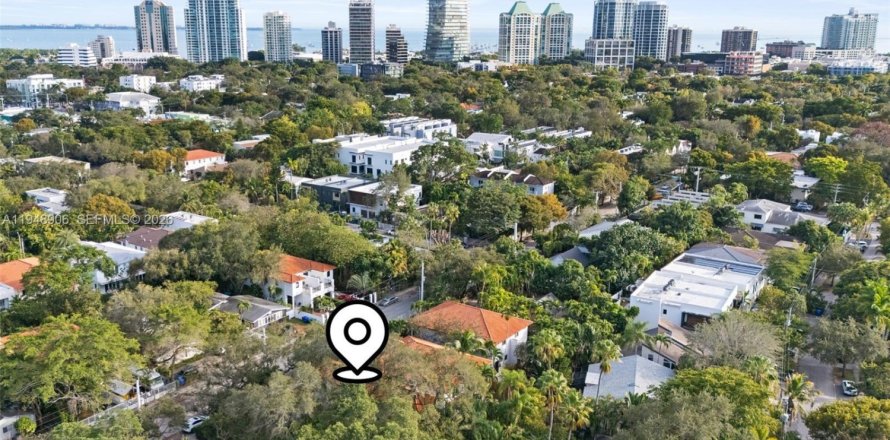 House in Miami, Florida 3 bedrooms, 187.66 sq.m. № 2004704