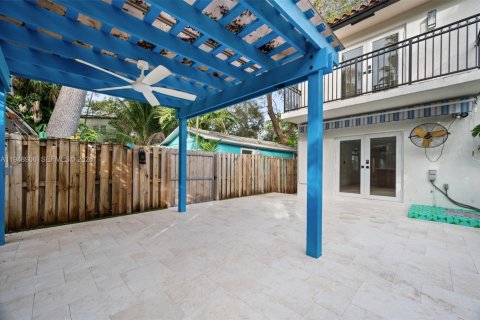 House in Miami, Florida 3 bedrooms, 187.66 sq.m. № 2004704 - photo 21