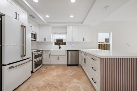 House in Miami, Florida 3 bedrooms, 187.66 sq.m. № 2004704 - photo 6