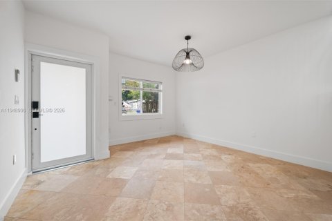 House in Miami, Florida 3 bedrooms, 187.66 sq.m. № 2004704 - photo 3