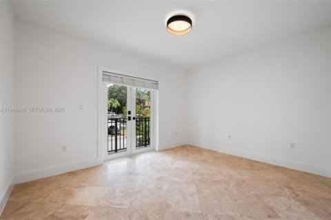 House in Miami, Florida 3 bedrooms, 187.66 sq.m. № 2004704 - photo 17