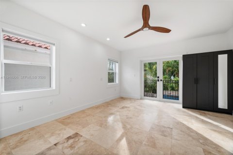 House in Miami, Florida 3 bedrooms, 187.66 sq.m. № 2004704 - photo 15