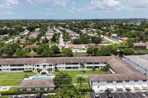 Copropriété à vendre à Lauderhill, Floride: 2 chambres, 71.91 m2 № 1977358 - photo 1