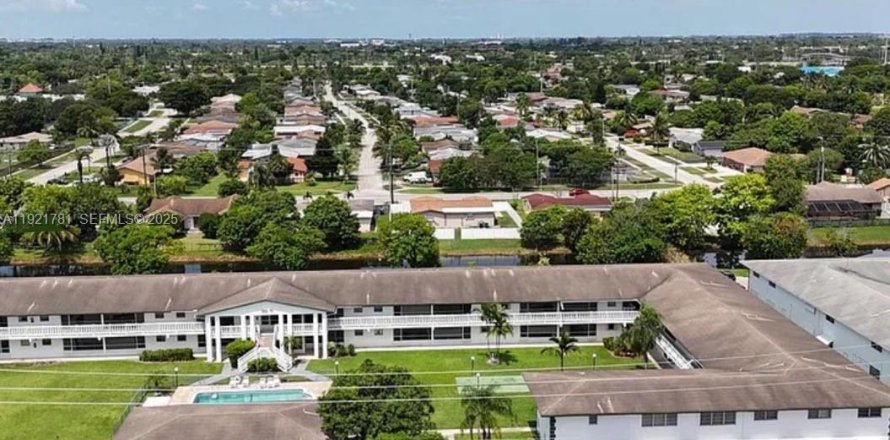 Condo à Lauderhill, Floride, 2 chambres  № 1977358