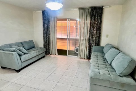 Copropriété à vendre à Lauderhill, Floride: 2 chambres, 71.91 m2 № 1977358 - photo 3