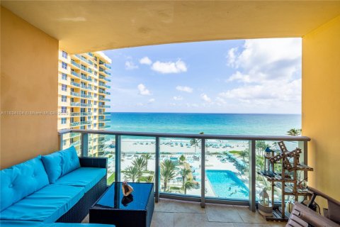 Condo in Hollywood, Florida, 1 bedroom  № 1813937 - photo 4