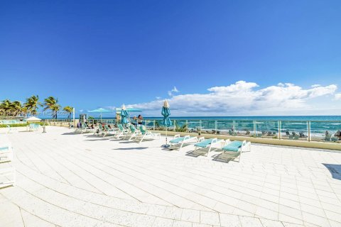 Condo in Hollywood, Florida, 1 bedroom  № 1813937 - photo 26