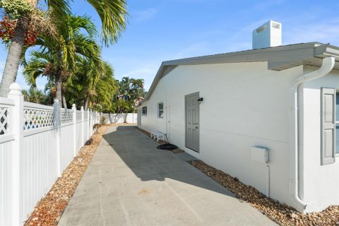 Villa ou maison à vendre à Belleair Beach, Floride: 3 chambres, 172.43 m2 № 2224539 - photo 3