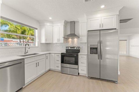 Villa ou maison à vendre à Belleair Beach, Floride: 3 chambres, 172.43 m2 № 2224539 - photo 4