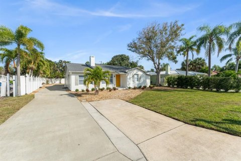 Villa ou maison à vendre à Belleair Beach, Floride: 3 chambres, 172.43 m2 № 2224539 - photo 2