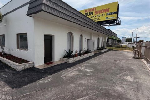 Propiedad comercial en venta en Miami, Florida № 2153965 - foto 7