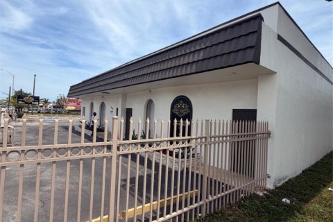 Propiedad comercial en venta en Miami, Florida № 2153965 - foto 1